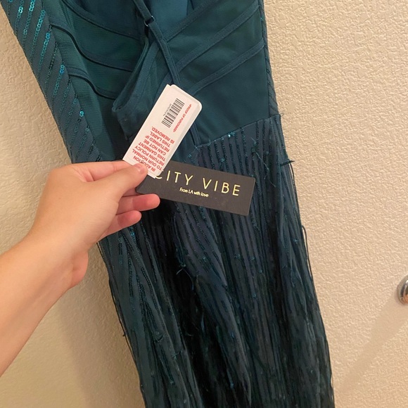 NWT City Vibes Green Fringe Dress - Picture 5 of 7